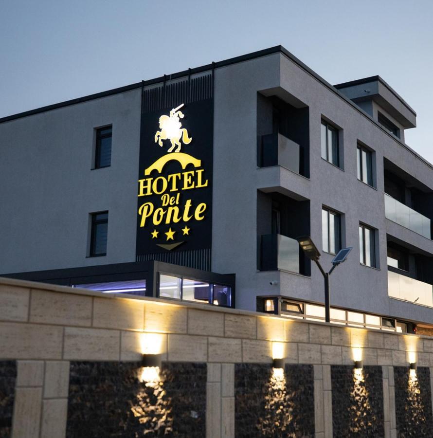 Hotel Del Ponte Тырговиште Экстерьер фото