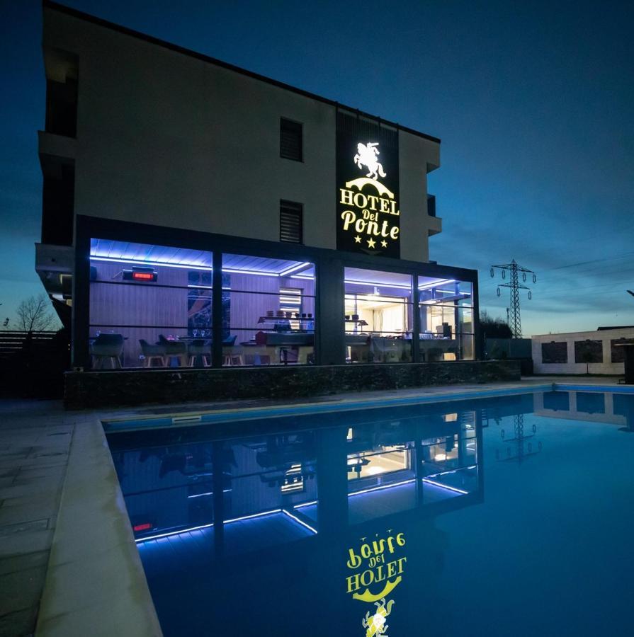 Hotel Del Ponte Тырговиште Экстерьер фото