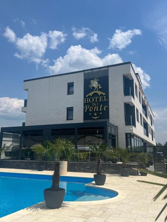 Hotel Del Ponte Тырговиште Экстерьер фото