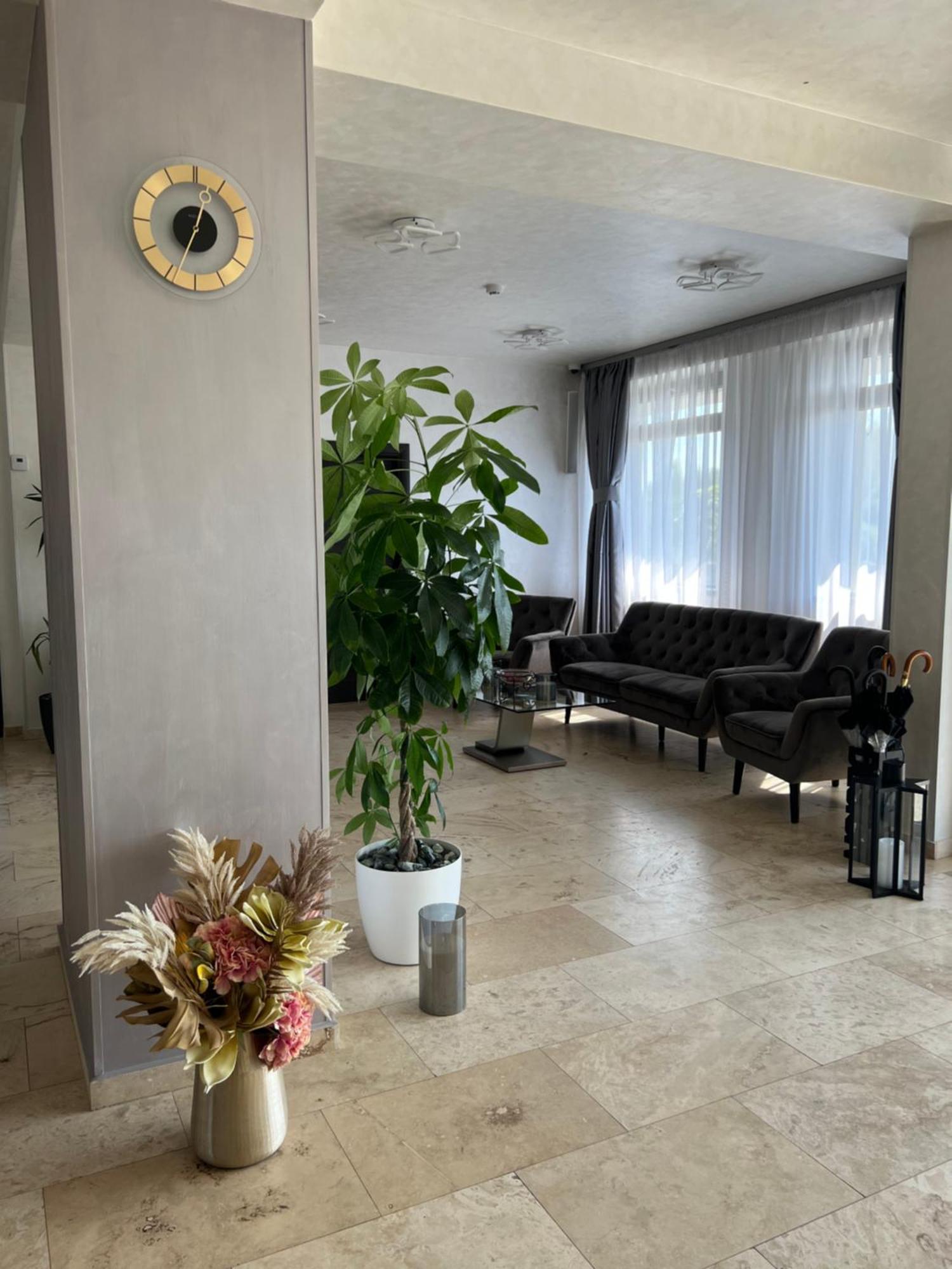 Hotel Del Ponte Тырговиште Экстерьер фото