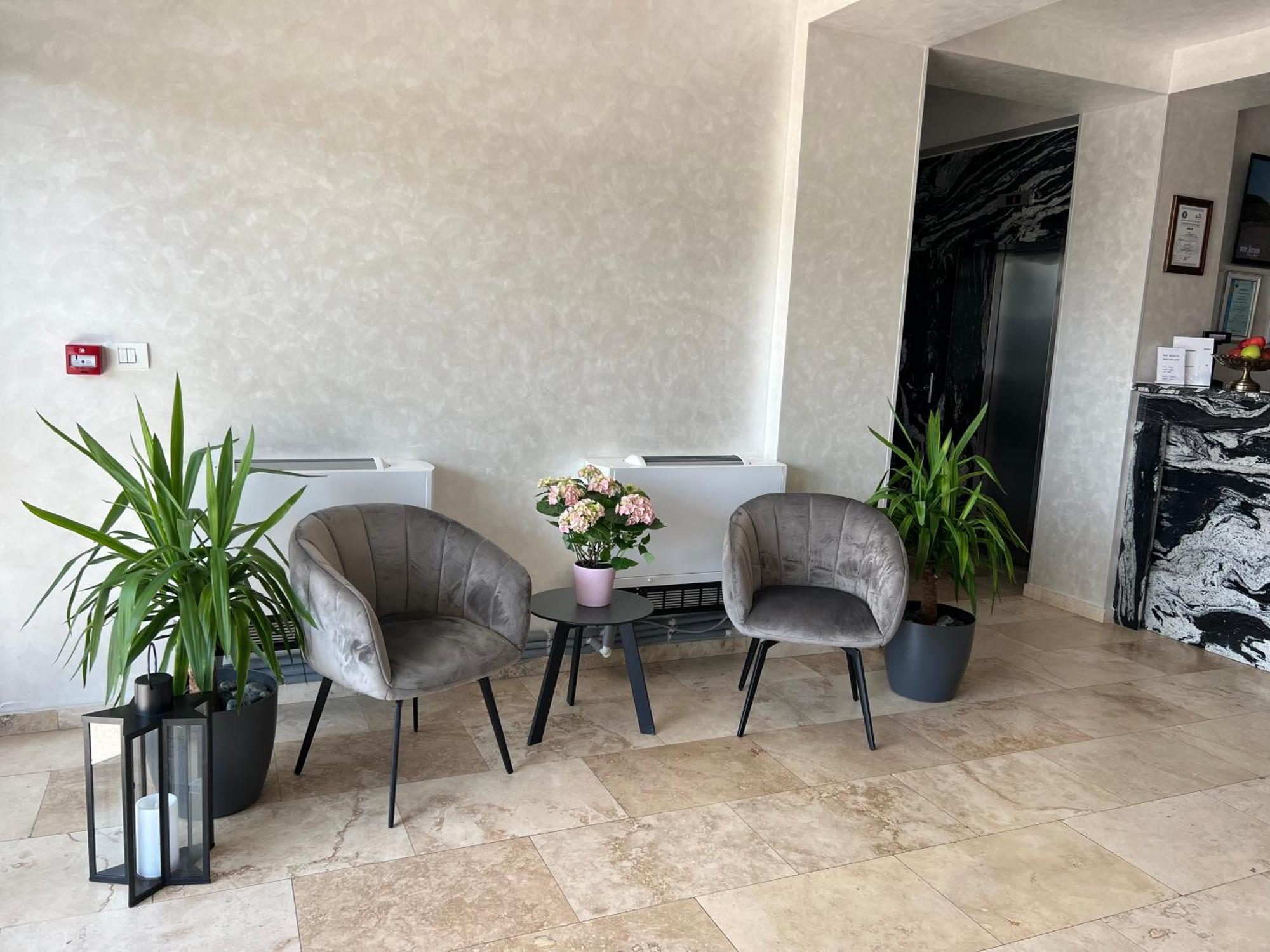 Hotel Del Ponte Тырговиште Экстерьер фото